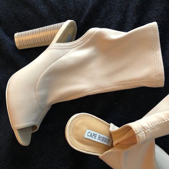 Cape Robbin Nude Heels - Picture 4 of 4